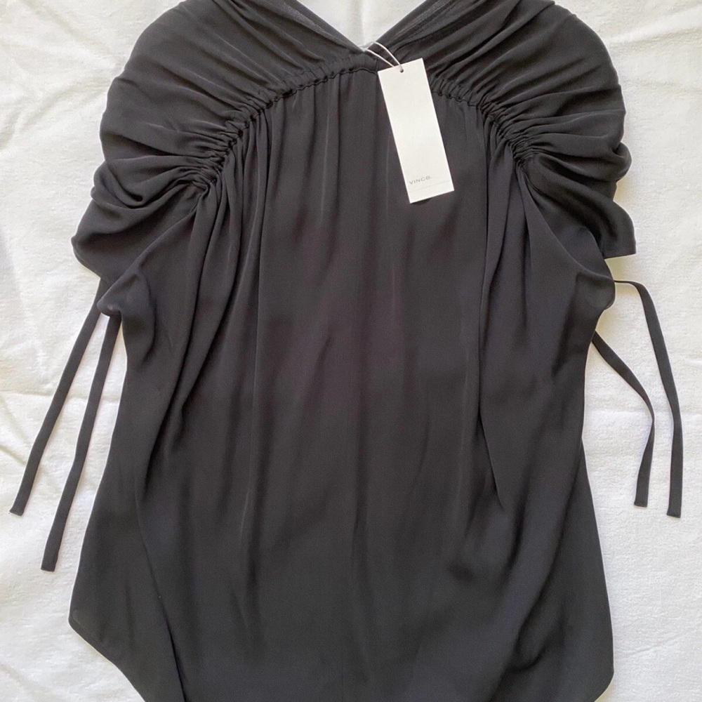 VINCE. CLASSY Silky rushed shoulder blouse/Top Sz:M. Black. A MUST HAVE!